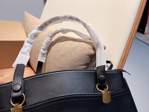 Classic Underarm Shoulder Bag