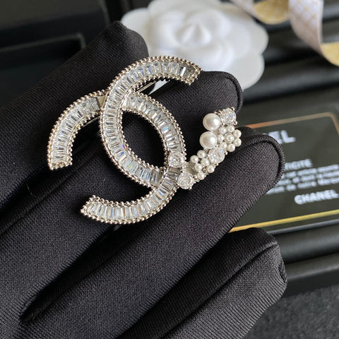 Diamond Pearl Stitching Brooch